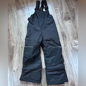 Worn less than five times! Columbia girls adventure ride lil bib size XS(6/7)